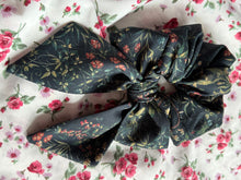 Load image into Gallery viewer, scrunchie with bow