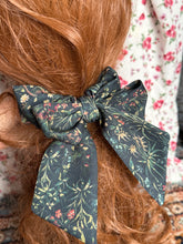Load image into Gallery viewer, scrunchie with bow