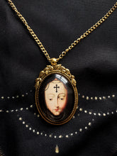 Load image into Gallery viewer, Holly Doll Necklace Gold

