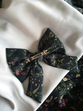 Load image into Gallery viewer, Bow Unicorn (green, red )