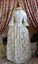 Load image into Gallery viewer, Robe A'la Polonaise Roses