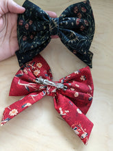 Load image into Gallery viewer, Bow Unicorn (green, red )

