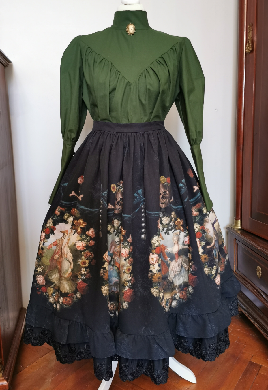 Rococo Dance Macabre Skirt Black