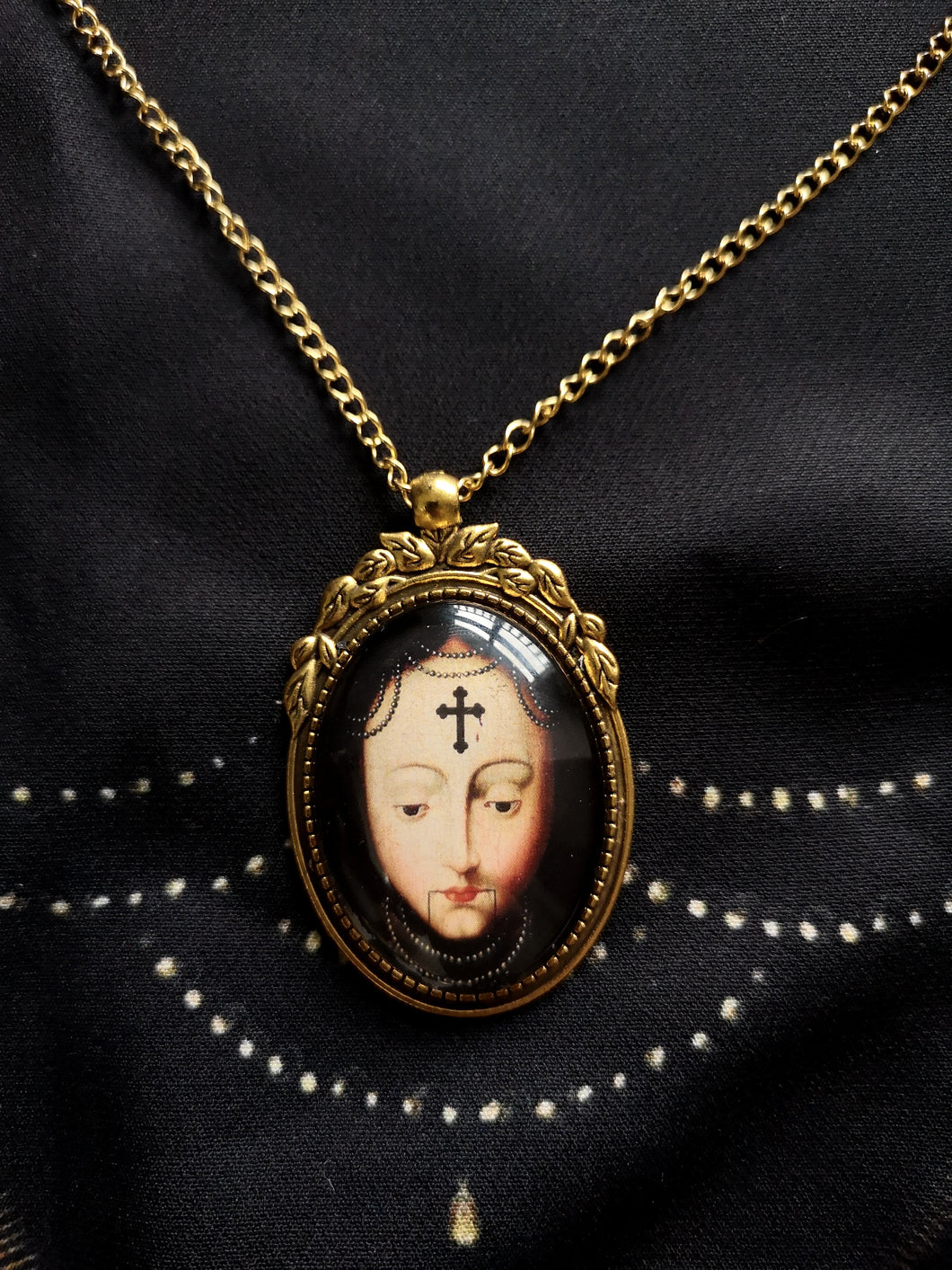 Holly Doll Necklace Gold