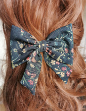Load image into Gallery viewer, Bow Unicorn (green, red )
