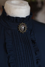 Load image into Gallery viewer, Skull  brooch
